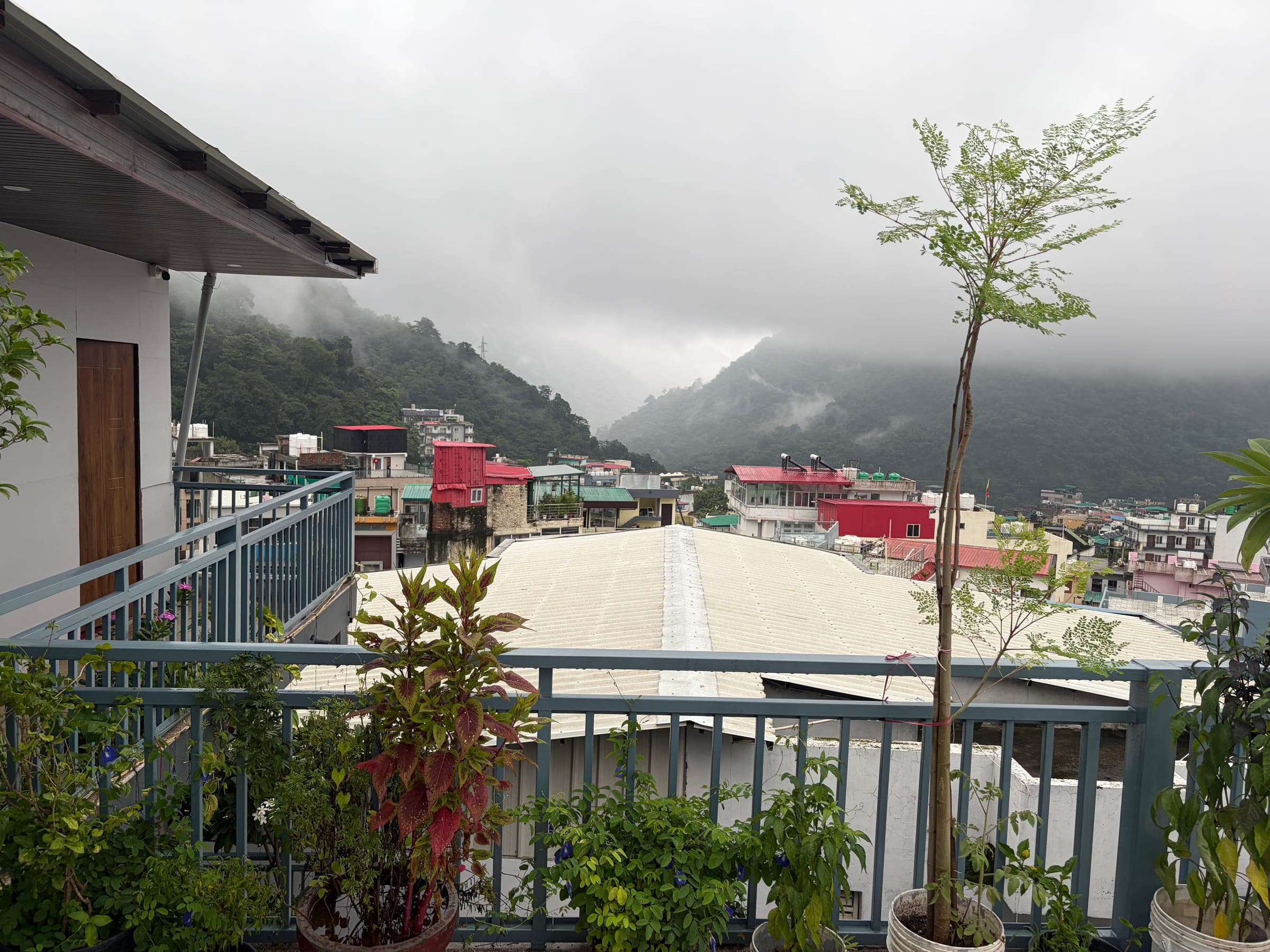 Out over the rooftops of Tapovan