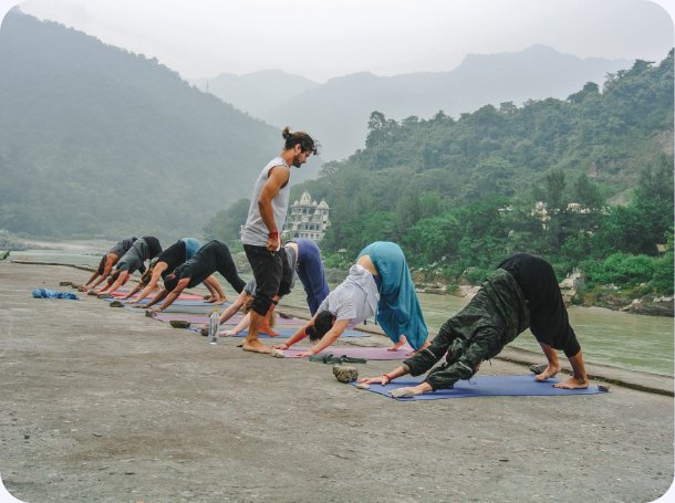 yoga practice at top yoga schools in rishikesh